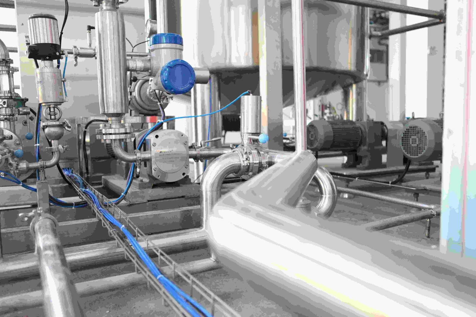 Modern dairy processing plant using Dairy ERP software for production and inventory management